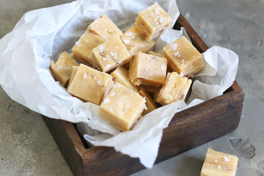 Scrumptious Penuche Fudge Delight Wallpaper