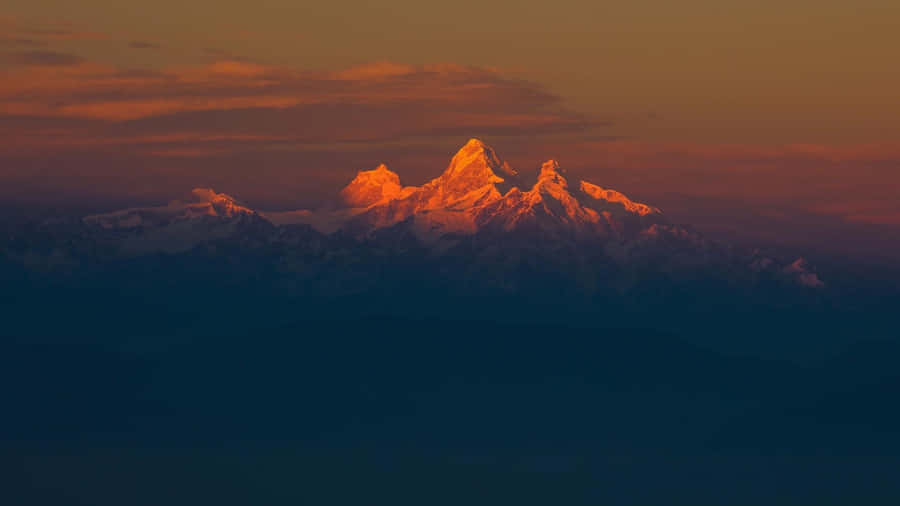 Serene Minimalist Sunset Wallpaper