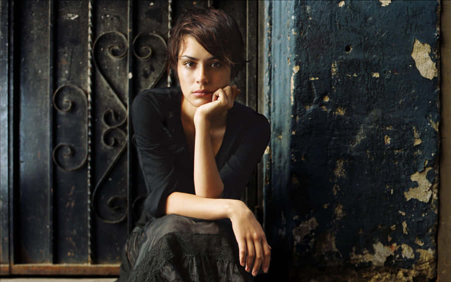 Shannyn Sossamon Stunning Portrait Wallpaper