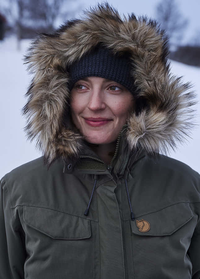 Shivering Woman Smiling [wallpaper] Wallpaper