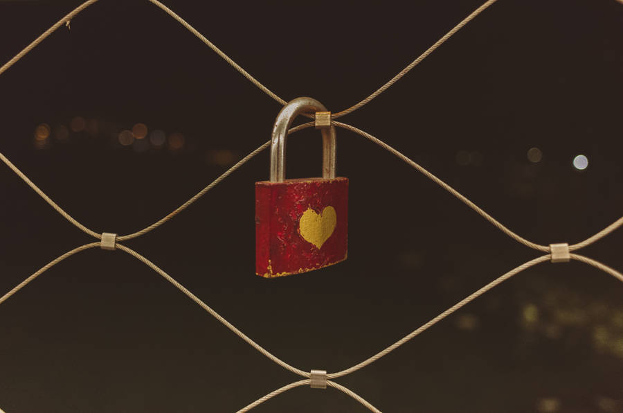 Show Your Love With A Vintage Lock. Wallpaper