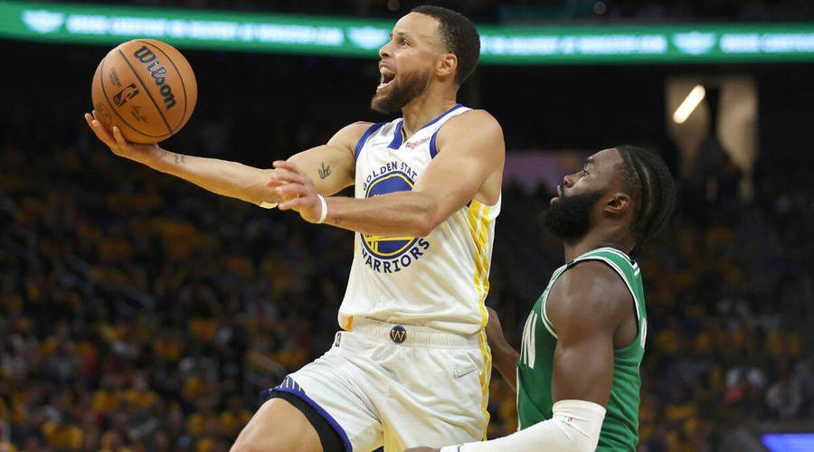 Side View Steph Curry Doing Layup Wallpaper