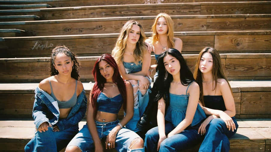 Six Women Casual Outdoor Portrait Wallpaper