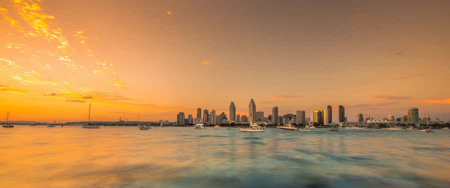 Sleek 4k Pc Monitor Showcasing A Breathtaking Nature Wallpaper Wallpaper