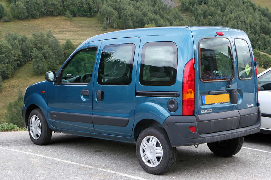 Sleek And Efficient Renault Kangoo In Action Wallpaper
