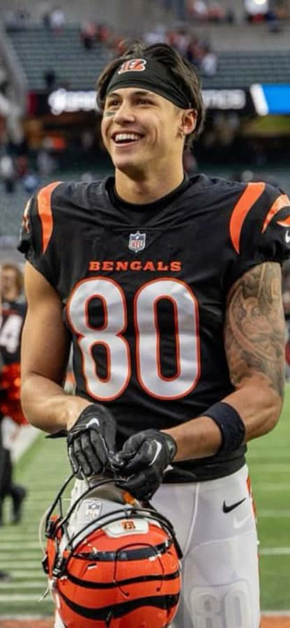 Smiling Football Player Number80 Wallpaper