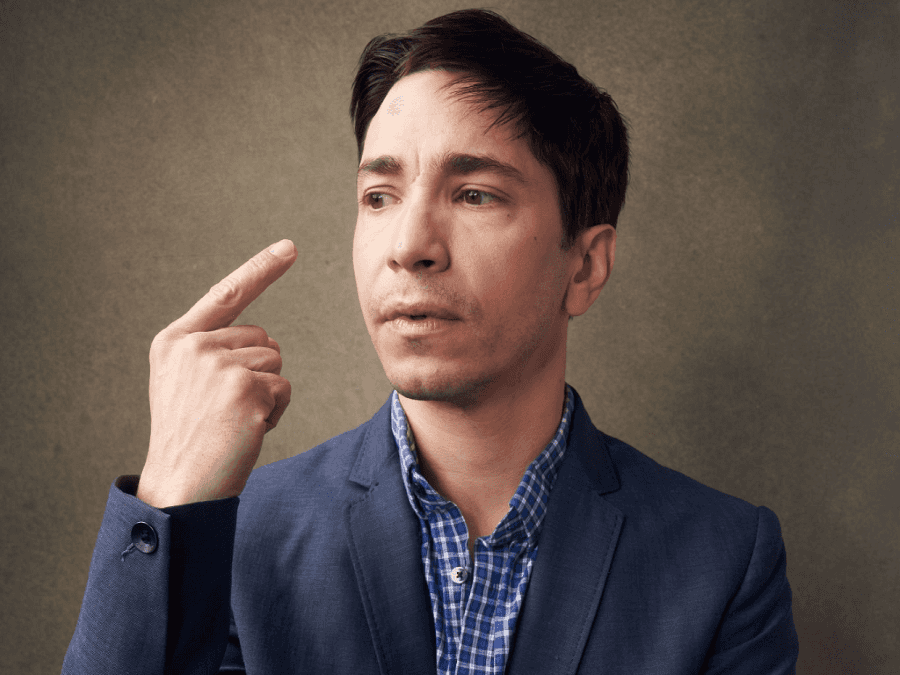 Smiling Justin Long In Casual Attire Wallpaper