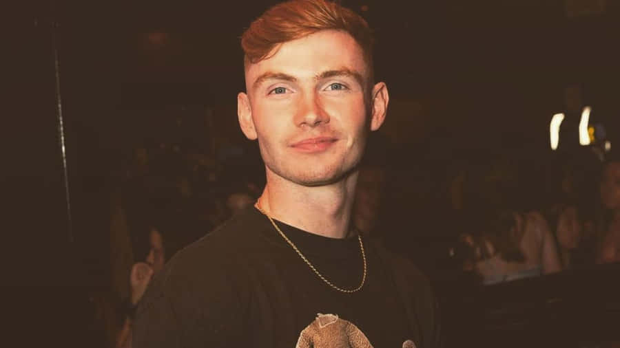 Smiling Manat Event Wallpaper