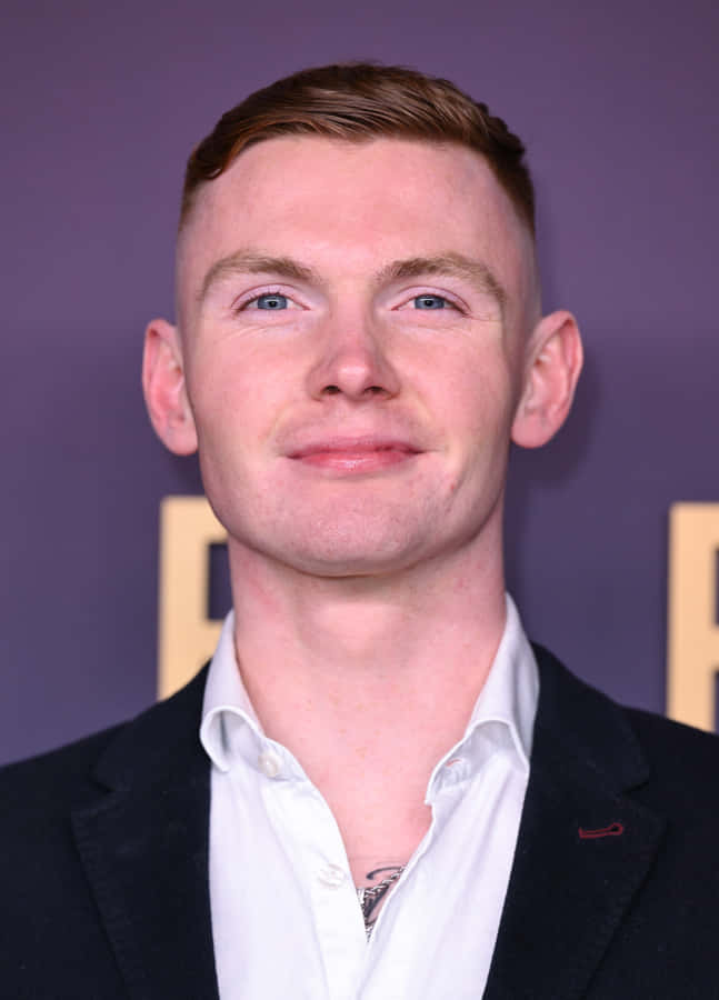 Smiling Manin Suitat Event Wallpaper