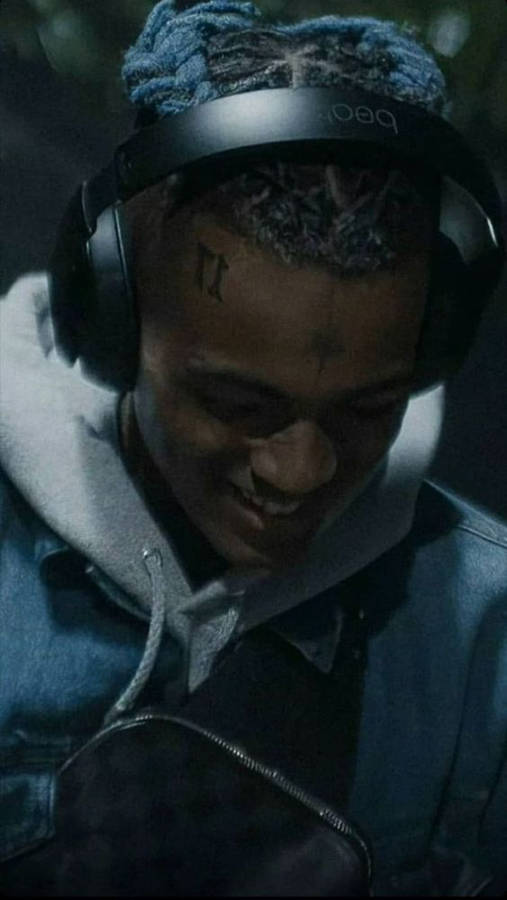 Smiling Xxxtentacion Blue Jacket Wallpaper