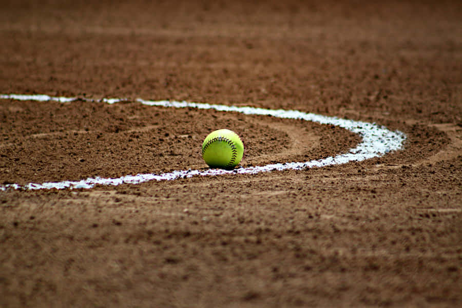 Softballon Pitch Wallpaper