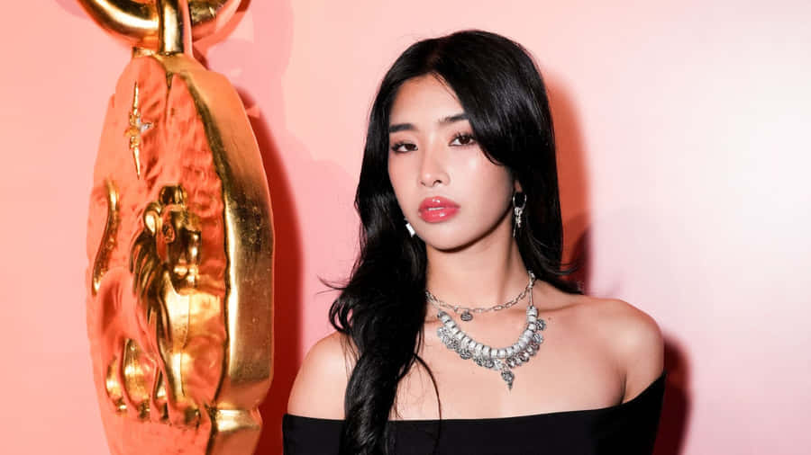 Sophia Katseye Fashion Style Wallpaper