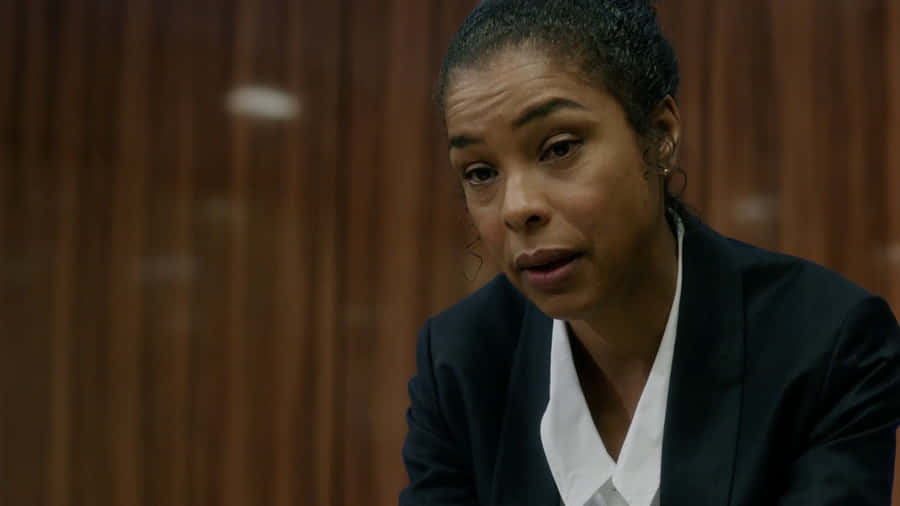 Sophie Okonedo In A Radiant Moment Wallpaper