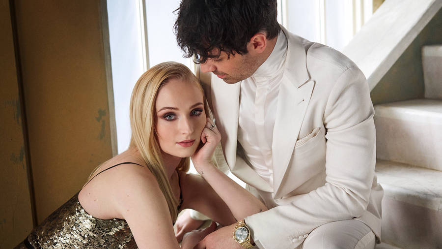 Sophie Turner With Husband Wallpaper