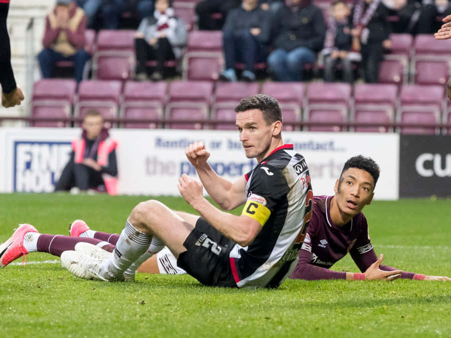 St Mirren Players Actionon Field Wallpaper