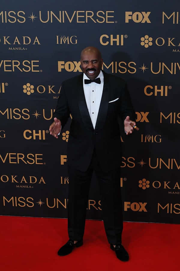 Steve Harvey In A Tuxedo For Miss Universe Wallpaper