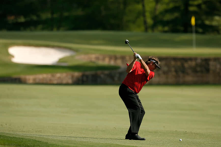 Steve Lowery About To Make Golf Shot Wallpaper