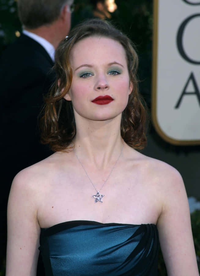 Stunning Portrait Of Thora Birch Wallpaper
