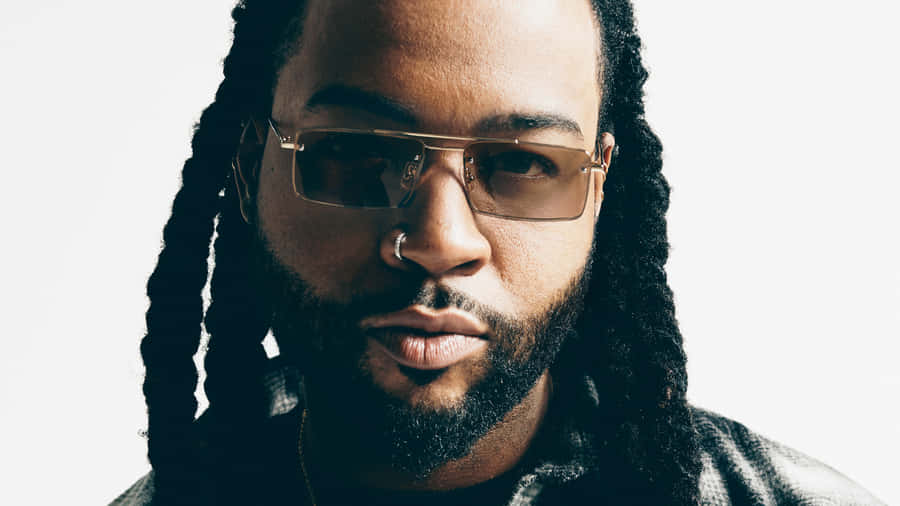 Stylish Artistwith Sunglasses Wallpaper