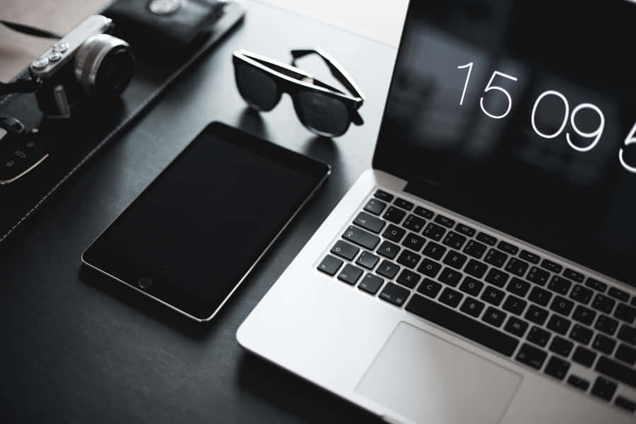 Stylish Sunglasses To Elevate Your Look Wallpaper