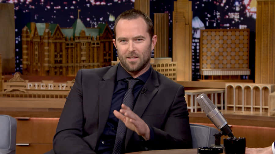 Sullivan Stapleton Talk Show Appearance Wallpaper