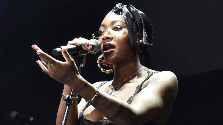 Summer Walker During Lights On Festival Wallpaper