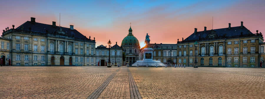 Sunset At Amalienborg Palace Wallpaper