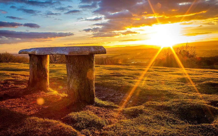 Sunshine At Stonehenge Wallpaper