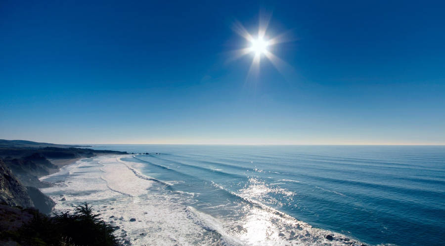 Sunshine Beach Scenery Wallpaper