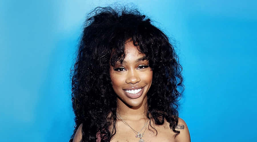 Sza Poses In A Black And White Music Video Wallpaper