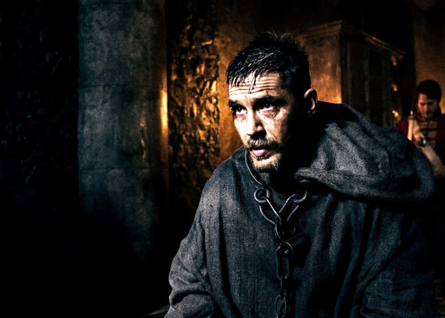 Taboo Tom Hardy In Neck Shackles Wallpaper