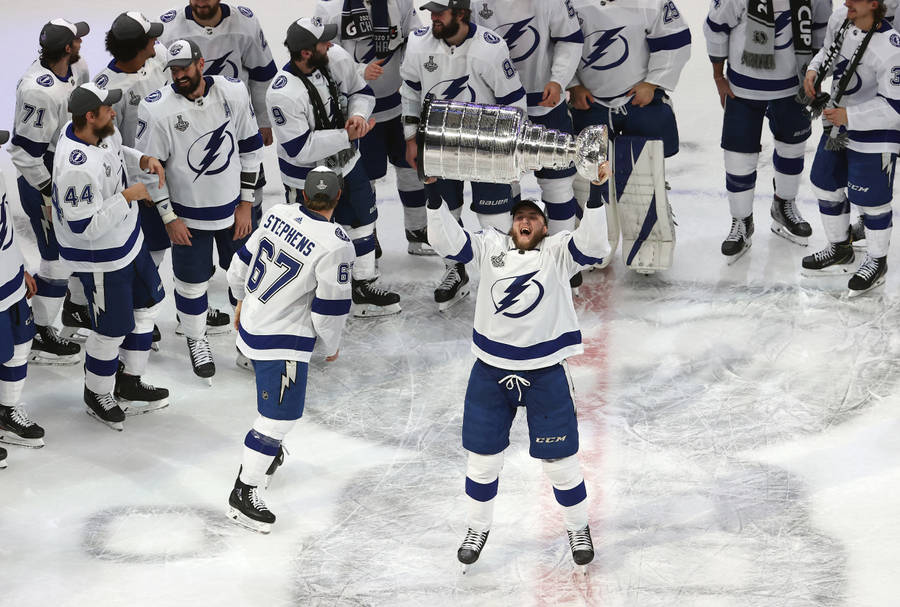 Tampa Bay Lightning Brayden Point Stanley Cup Wallpaper