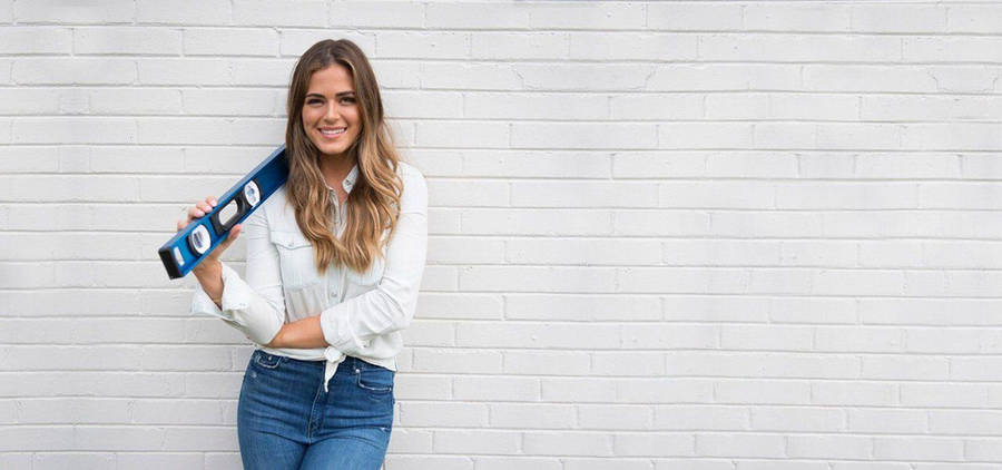 The Bachelorette Jojo Fletcher Holding Panel Wallpaper