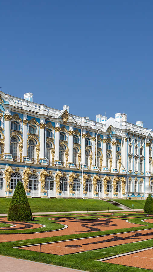 The Glorious Catherine Palace Nestled In Verdant Greenery Wallpaper