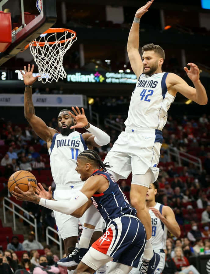 Tim Hardaway Jr. And Maxi Kleber Wallpaper