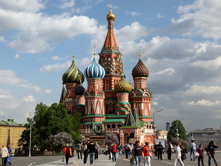 Tourists At Saint Basil's Cathedral Wallpaper