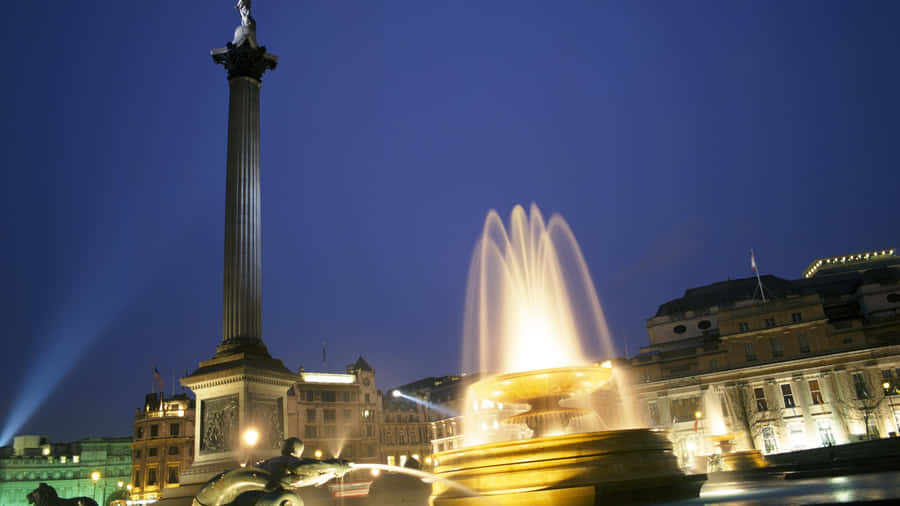 Trafalgar Square Fountain At Night Wallpaper