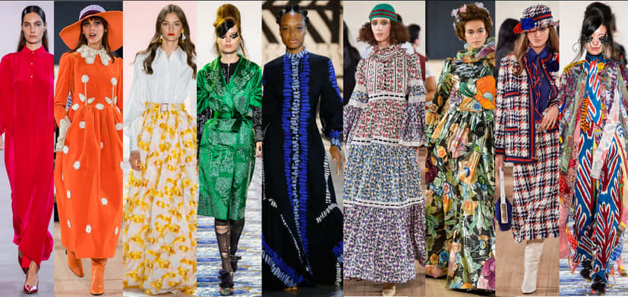 Trendy Spring Outfit With A Floral Touch Wallpaper