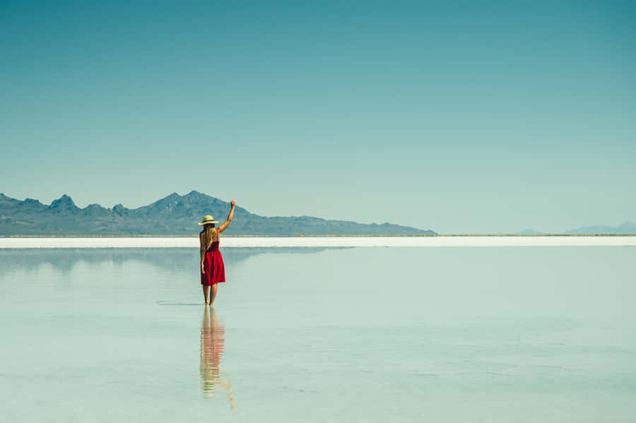 Trendy Summer Fashion Look Wallpaper