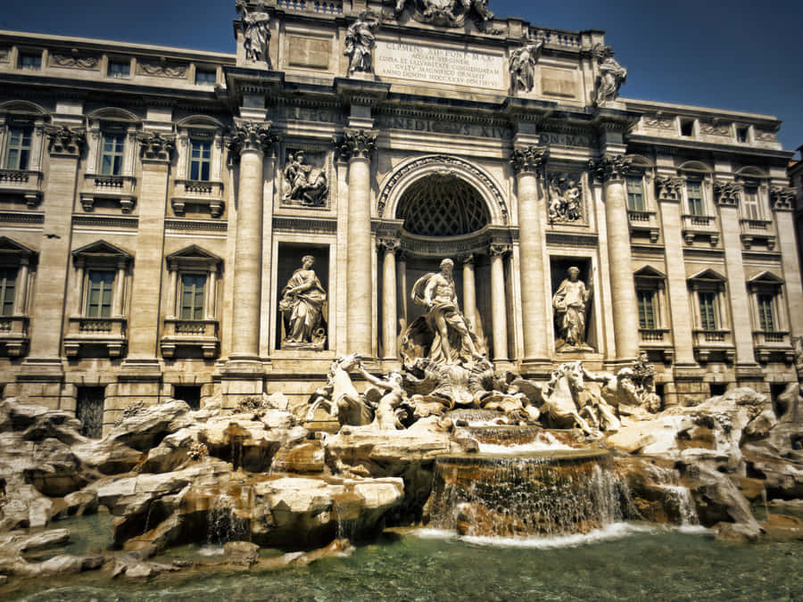 Trevi Fountain's Stunning Structure Wallpaper