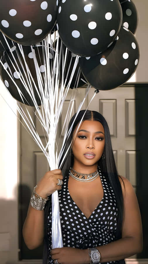 Trina Polka Dot Style Wallpaper