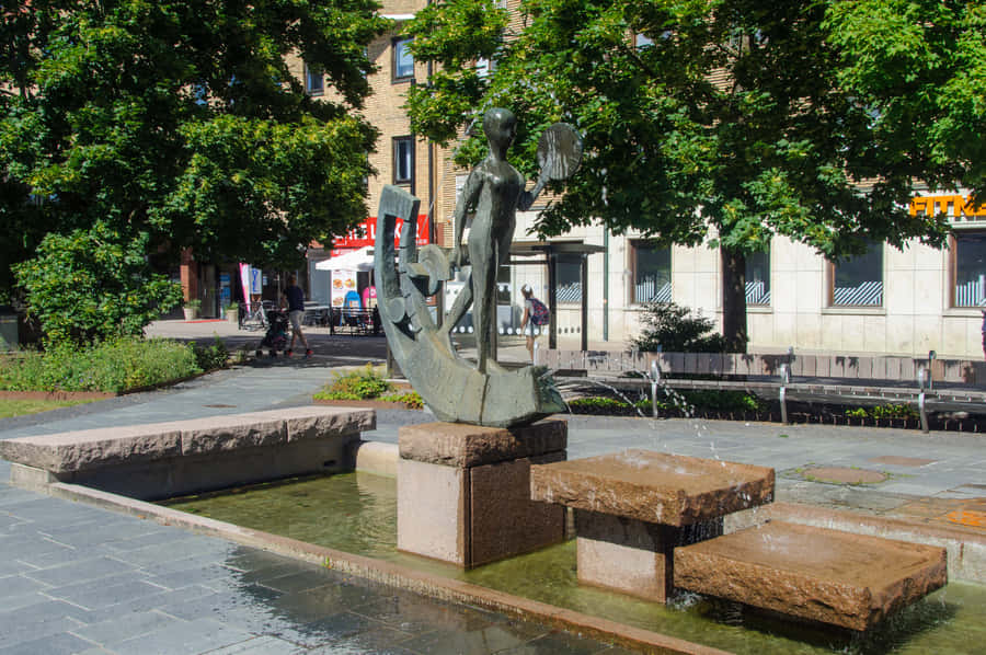Trollhattan Sculptureand Fountain Sweden Wallpaper