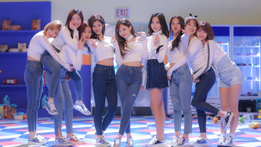 Twice 4k Heart Shaker Mv Photo Wallpaper