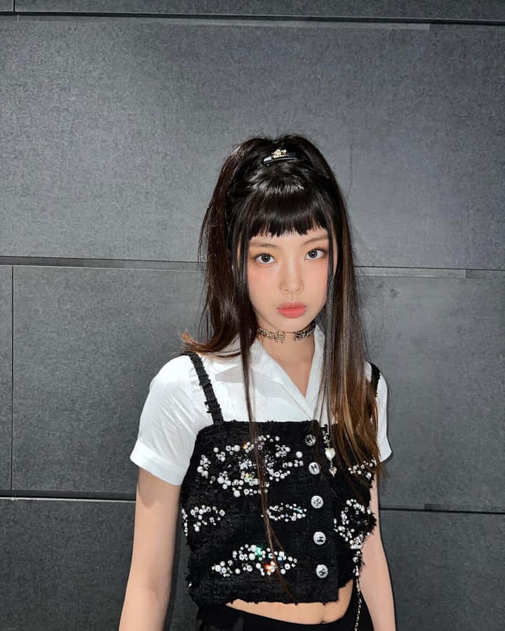 Urban Chic Fashion Model Wallpaper