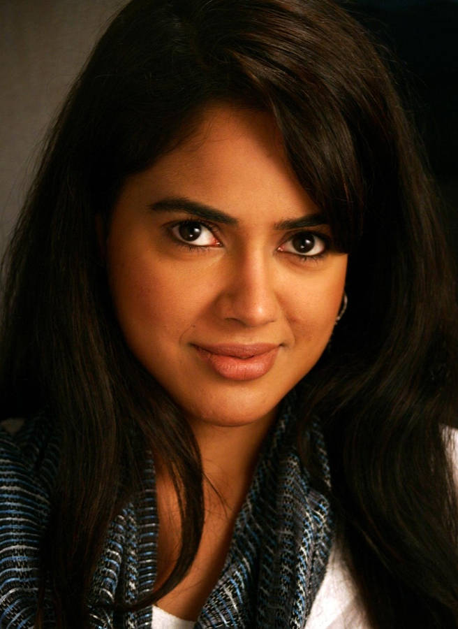 Vaaranam Aayiram Smiling Meghna Close-up Wallpaper