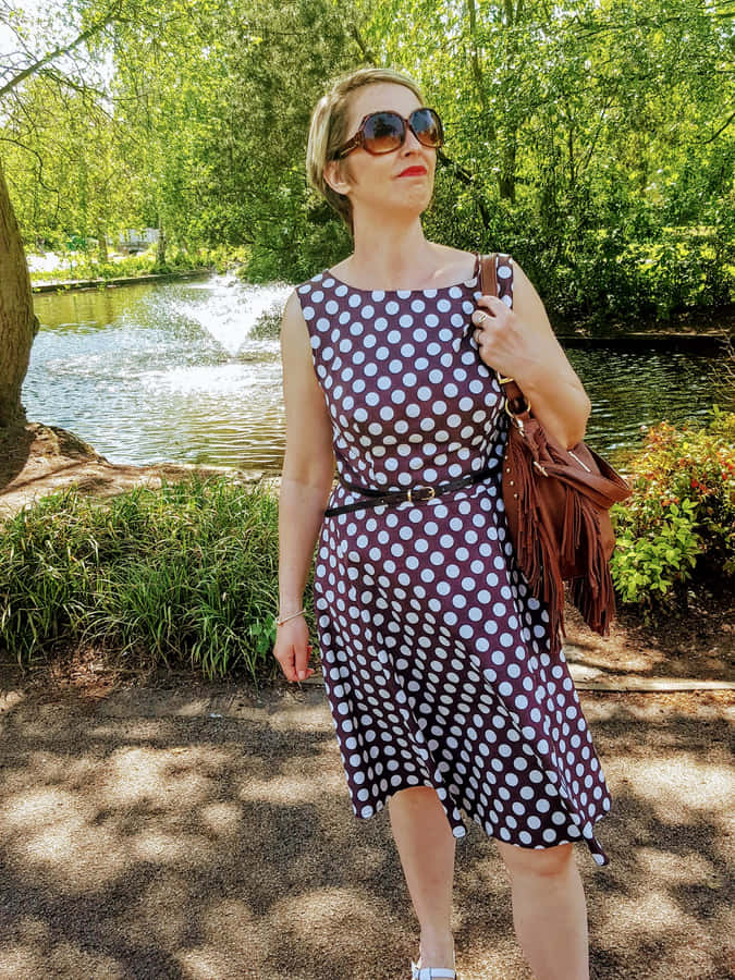 Vibrant Brown Polka Dots Pattern Wallpaper