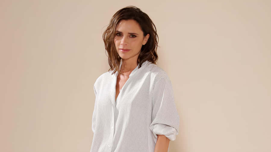 Victoria Beckham Casual Chic Wallpaper