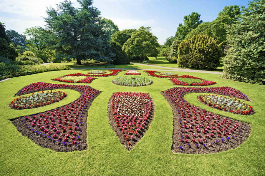 Victorian Style Floral Garden Design Wallpaper