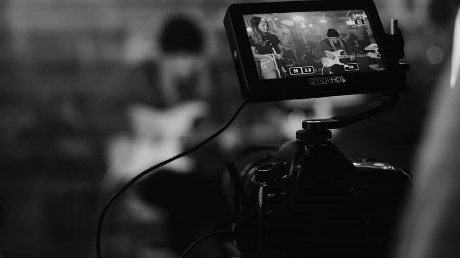 Vintage Black And White Movie Scene Wallpaper