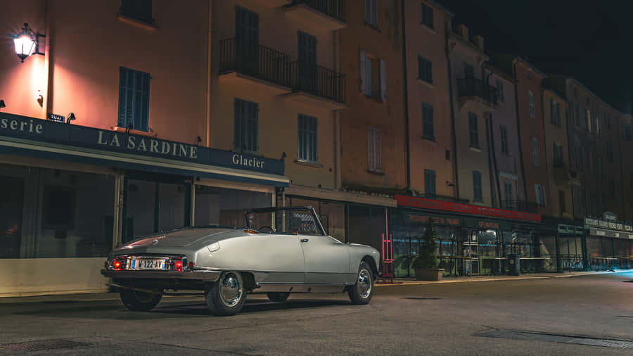 Vintage Citroen D S Night Scene Wallpaper